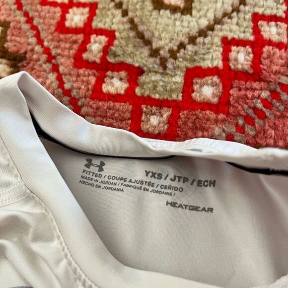 Under armor set of two youth, extra small compression, T-shirts - Picture 4 of 6